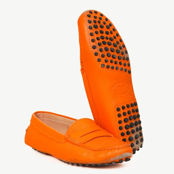 Tod’s Gommino Orange Pebbled Leather Driving Shoes - Picture 4 of 11